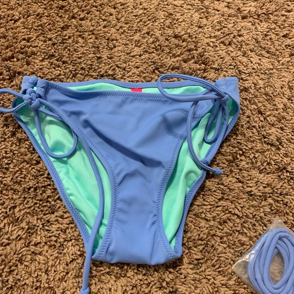 New Victoria’s Secret Bandeau Bikini and bottoms - Picture 2 of 6